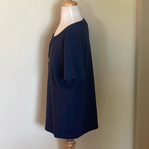 EUC Woman’s Large Karen Scott Blue Short Sleeved V~Neck Button Detailed T~Shirt - Picture 2 of 6